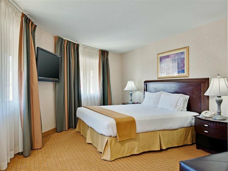 Holiday Inn Express Hotel & Suites Pasadena-Colorado Boulevard, An Ihg Hotel Exterior photo